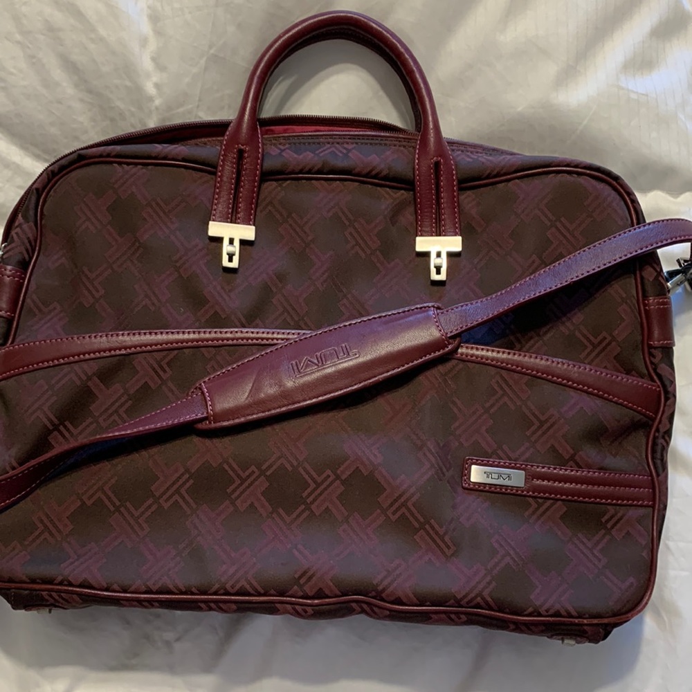 Tumi Burgundy laptop bag.Padded laptop area.Tons of storage,small pockets inside